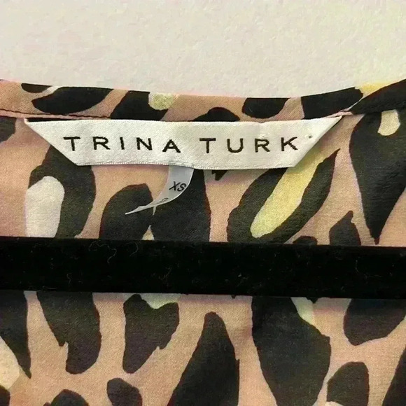 Trina Turk Silk Leopard Print sleeveless top with draped collar size XS - Picture 2 of 4